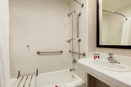 Days Inn by Wyndham Eureka CA image 1