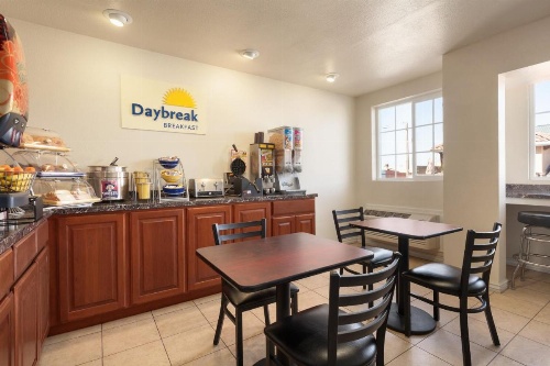 Days Inn by Wyndham Eureka CA image 11
