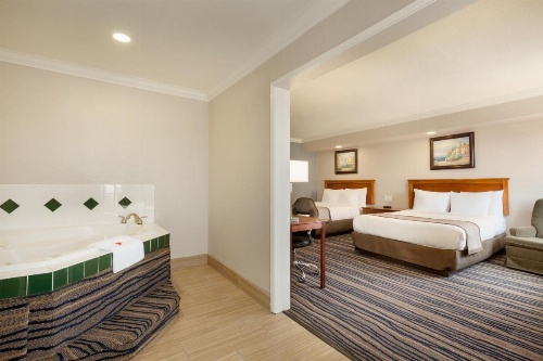 Days Inn by Wyndham Eureka CA image 14