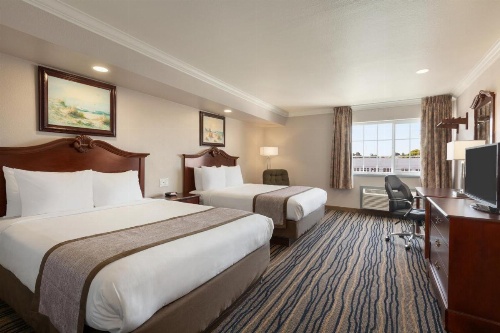 Days Inn by Wyndham Eureka CA image 15