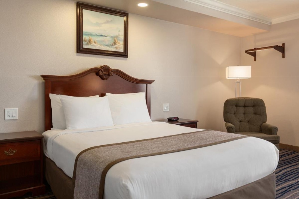 Room image 3