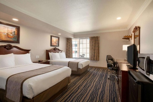 Days Inn by Wyndham Eureka CA image 27