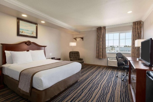 Days Inn by Wyndham Eureka CA image 30