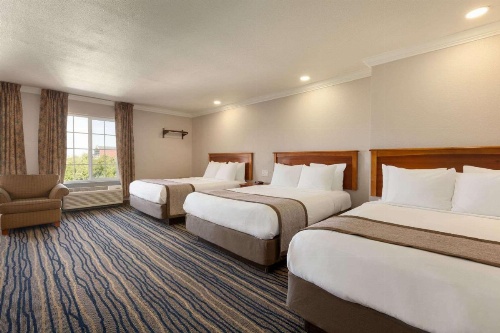 Days Inn by Wyndham Eureka CA image 33