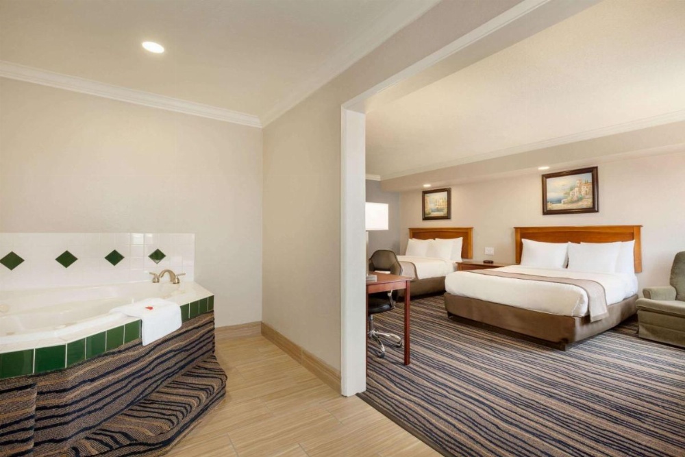 Days Inn by Wyndham Eureka CA Image 34