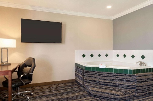 Days Inn by Wyndham Eureka CA image 36