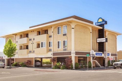 Days Inn by Wyndham Eureka CA image 47