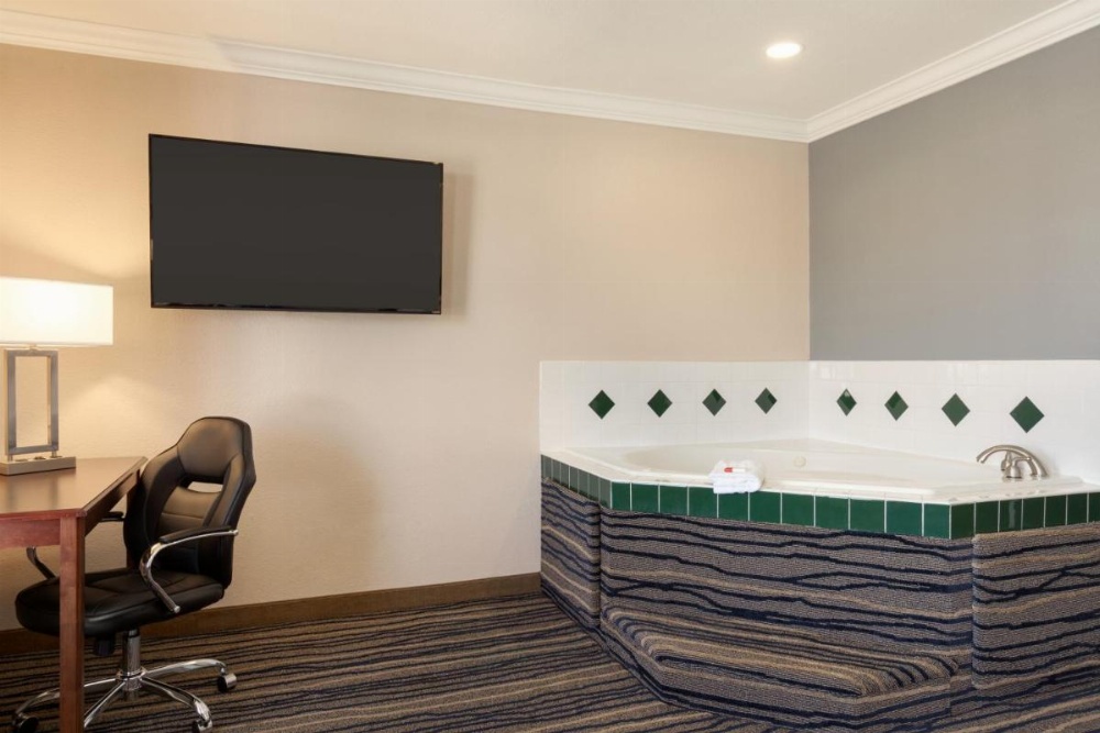Room image 3